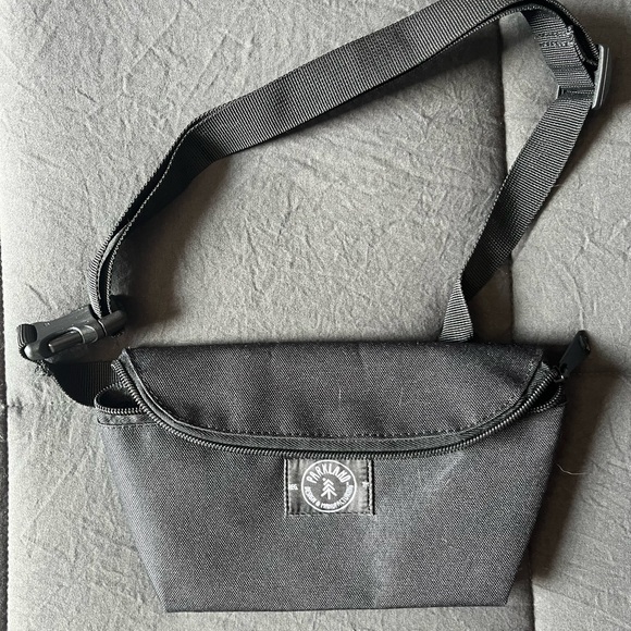 Parkland Bobbi Hip Pack (Crossbody Bag) - Picture 2 of 4